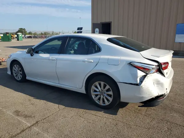 4T1B11HK3JU065335 2018 TOYOTA CAMRY - Image 2