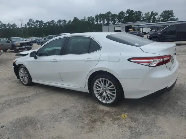 4T1B11HK3JU066386 2018 TOYOTA CAMRY - Image 2