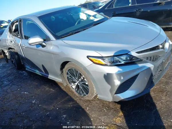 4T1B11HK3JU066422 2018 TOYOTA CAMRY - Image 1