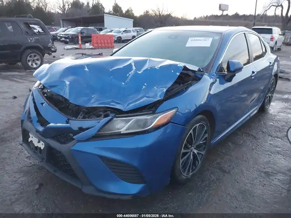 4T1B11HK3JU068686 2018 TOYOTA CAMRY - Image 2