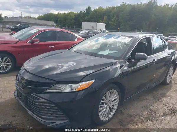 4T1B11HK3JU069451 2018 TOYOTA CAMRY - Image 2