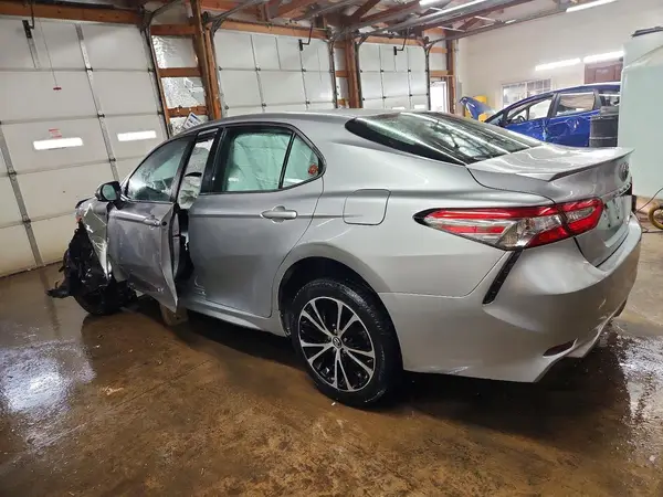 4T1B11HK3JU070406 2018 TOYOTA CAMRY - Image 2