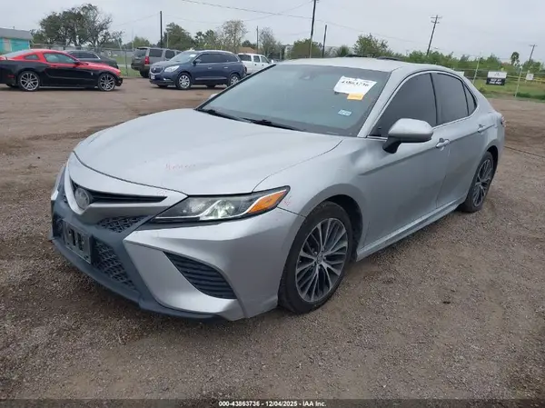 4T1B11HK3JU070647 2018 TOYOTA CAMRY - Image 2