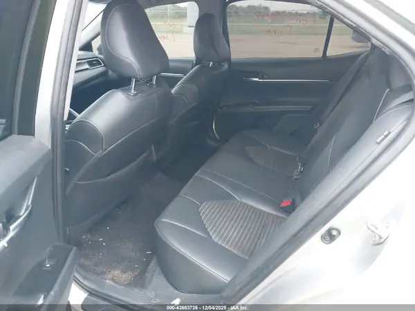 4T1B11HK3JU070647 2018 TOYOTA CAMRY - Image 8