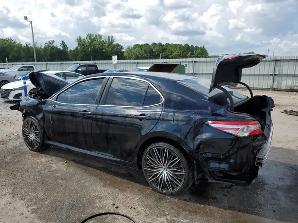 4T1B11HK3JU070907 2018 TOYOTA CAMRY - Image 2