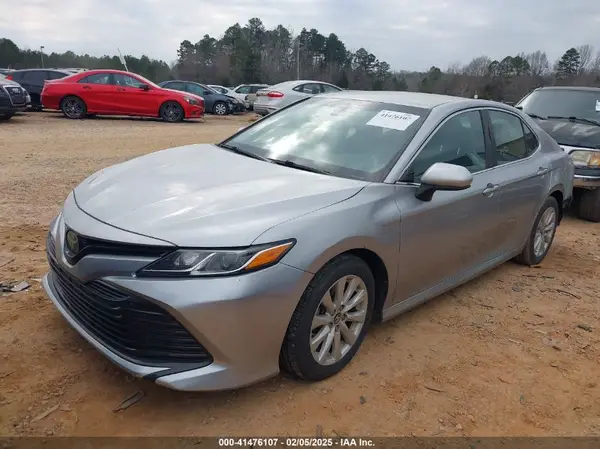 4T1B11HK3JU072849 2018 TOYOTA CAMRY - Image 2