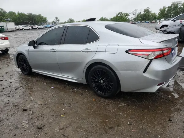 4T1B11HK3JU073161 2018 TOYOTA CAMRY - Image 2