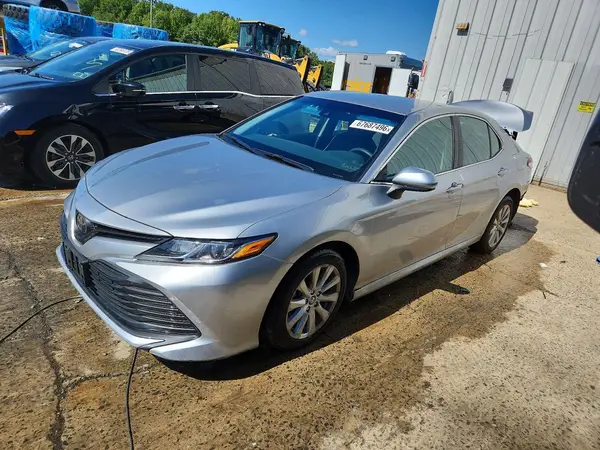 4T1B11HK3JU075900 2018 TOYOTA CAMRY - Image 1