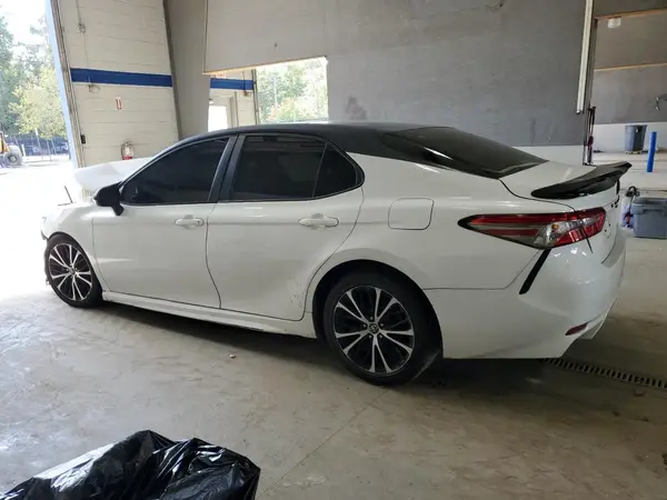 4T1B11HK3JU076920 2018 TOYOTA CAMRY - Image 2