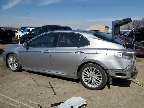 4T1B11HK3JU078022 2018 TOYOTA CAMRY - Image 2