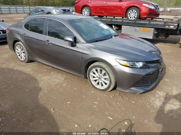 4T1B11HK3JU080210 2018 TOYOTA CAMRY - Image 1