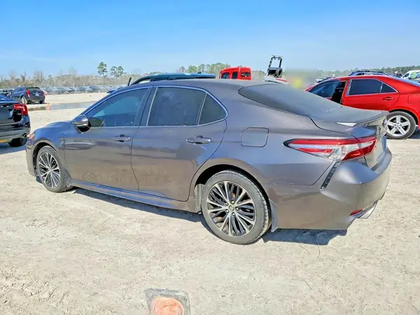 4T1B11HK3JU080367 2018 TOYOTA CAMRY - Image 2