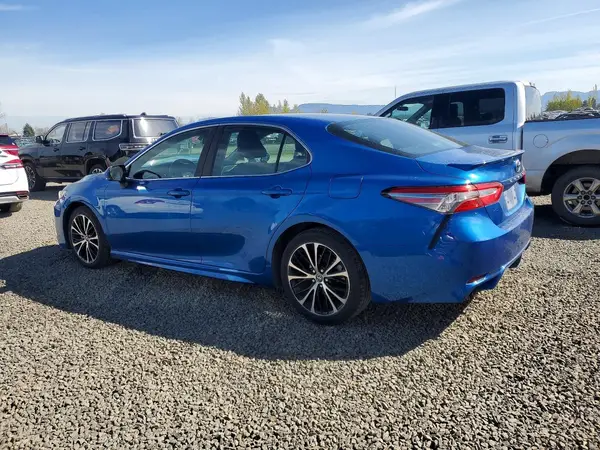 4T1B11HK3JU080501 2018 TOYOTA CAMRY - Image 2