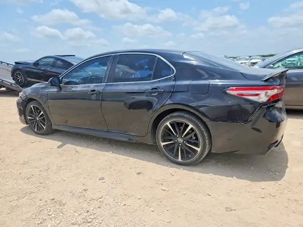4T1B11HK3JU080756 2018 TOYOTA CAMRY - Image 2