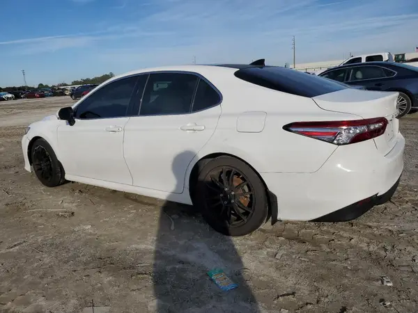 4T1B11HK3JU081468 2018 TOYOTA CAMRY - Image 2