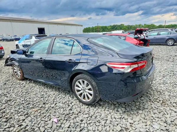 4T1B11HK3JU082071 2018 TOYOTA CAMRY - Image 2