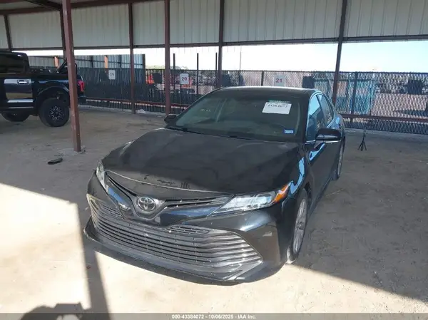 4T1B11HK3JU083320 2018 TOYOTA CAMRY - Image 2