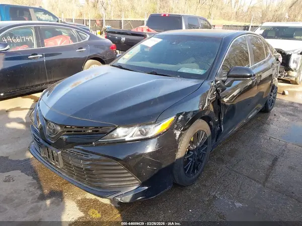 4T1B11HK3JU083477 2018 TOYOTA CAMRY - Image 2