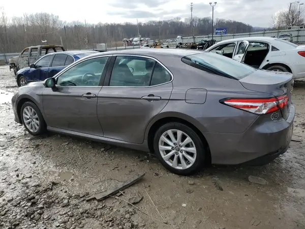 4T1B11HK3JU085035 2018 TOYOTA CAMRY - Image 2