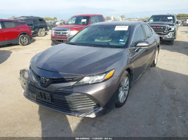 4T1B11HK3JU086766 2018 TOYOTA CAMRY - Image 2