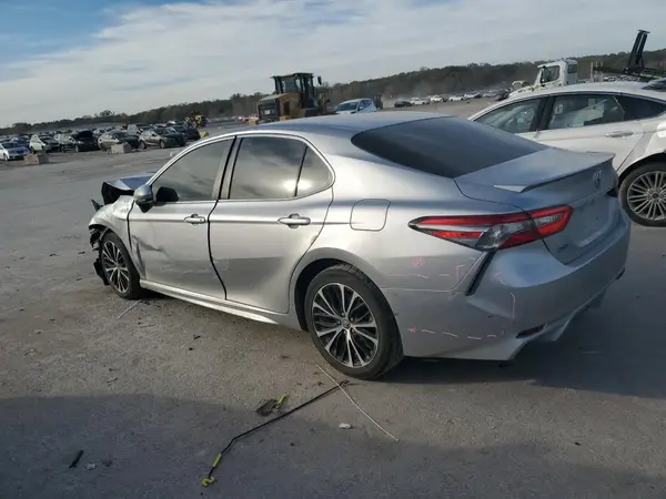 4T1B11HK3JU087724 2018 TOYOTA CAMRY - Image 2