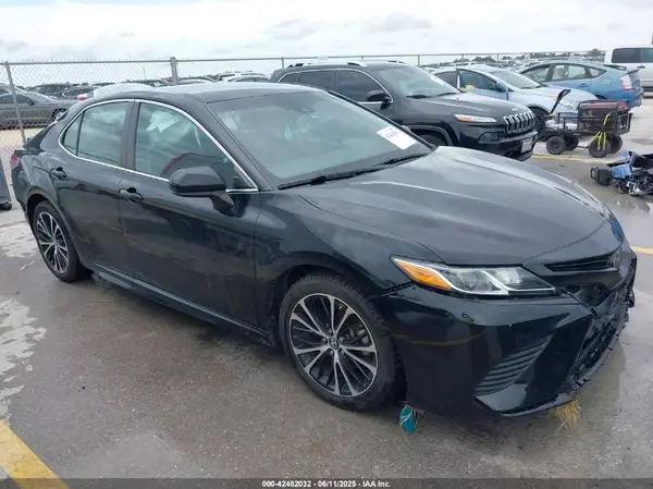 4T1B11HK3JU087903 2018 TOYOTA CAMRY - Image 1