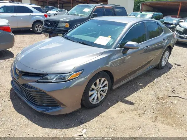 4T1B11HK3JU088615 2018 TOYOTA CAMRY - Image 2