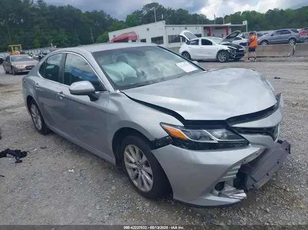 4T1B11HK3JU089926 2018 TOYOTA CAMRY - Image 1