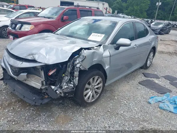4T1B11HK3JU089926 2018 TOYOTA CAMRY - Image 2