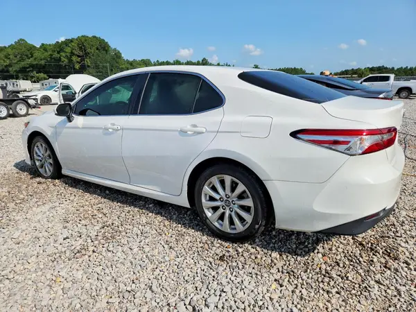 4T1B11HK3JU092129 2018 TOYOTA CAMRY - Image 2