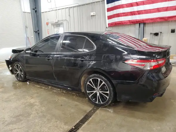 4T1B11HK3JU092888 2018 TOYOTA CAMRY - Image 2