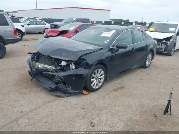 4T1B11HK3JU093281 2018 TOYOTA CAMRY - Image 2