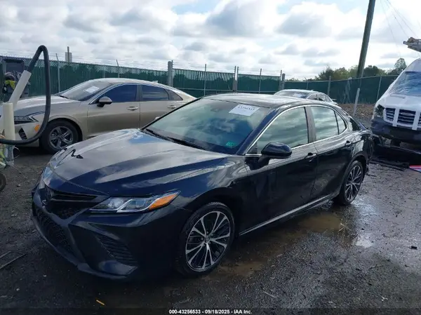 4T1B11HK3JU093409 2018 TOYOTA CAMRY - Image 2