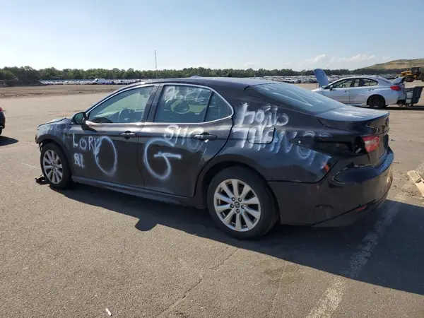 4T1B11HK3JU094818 2018 TOYOTA CAMRY - Image 2