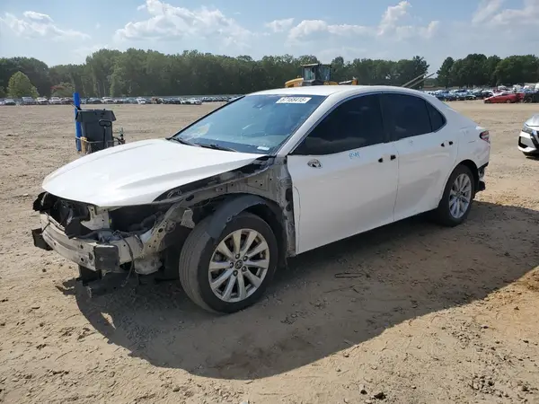 4T1B11HK3JU096388 2018 TOYOTA CAMRY - Image 1
