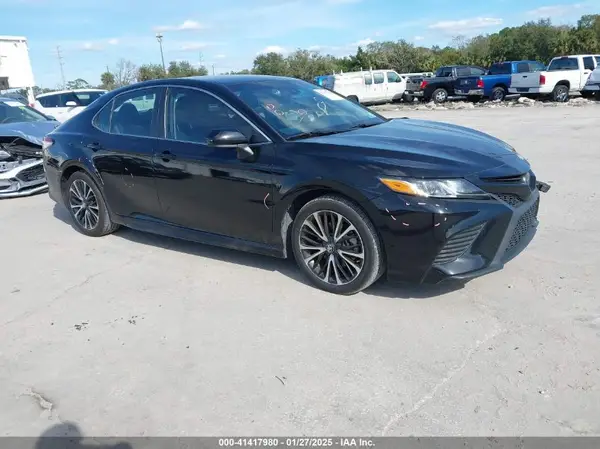 4T1B11HK3JU096391 2018 TOYOTA CAMRY - Image 1