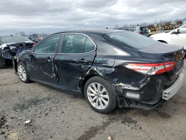4T1B11HK3JU097802 2018 TOYOTA CAMRY - Image 2