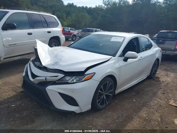 4T1B11HK3JU097816 2018 TOYOTA CAMRY - Image 2