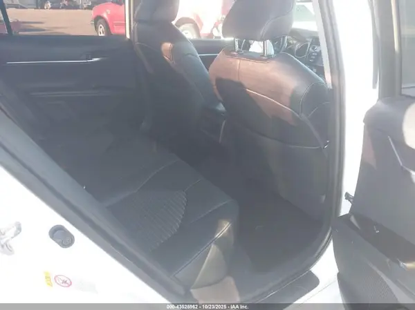 4T1B11HK3JU098075 2018 TOYOTA CAMRY - Image 8