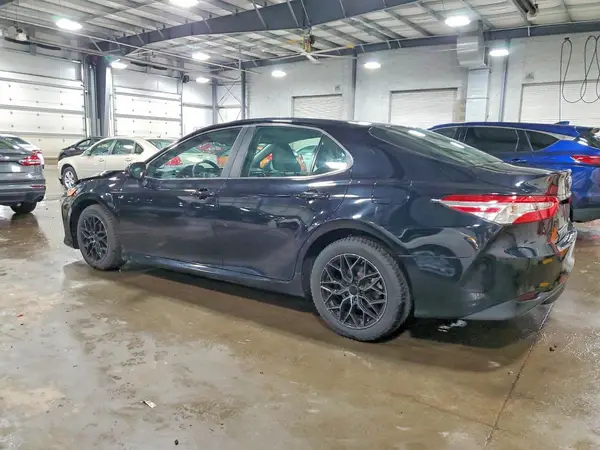 4T1B11HK3JU098142 2018 TOYOTA CAMRY - Image 2