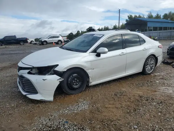 4T1B11HK3JU099601 2018 TOYOTA CAMRY - Image 1