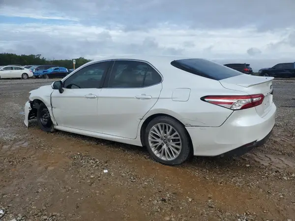 4T1B11HK3JU099601 2018 TOYOTA CAMRY - Image 2