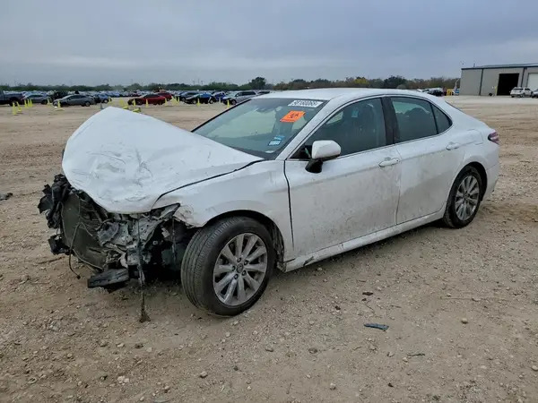 4T1B11HK3JU099811 2018 TOYOTA CAMRY - Image 1