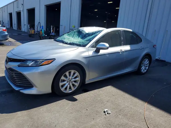 4T1B11HK3JU100178 2018 TOYOTA CAMRY - Image 1