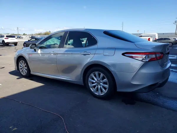 4T1B11HK3JU100178 2018 TOYOTA CAMRY - Image 2