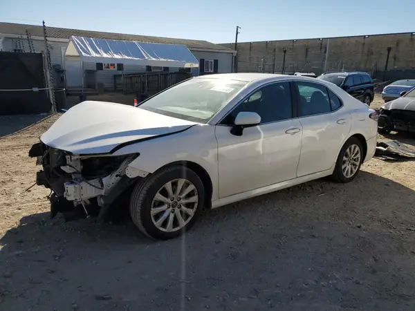 4T1B11HK3JU100634 2018 TOYOTA CAMRY - Image 1