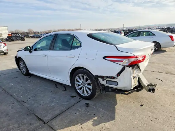 4T1B11HK3JU101055 2018 TOYOTA CAMRY - Image 2