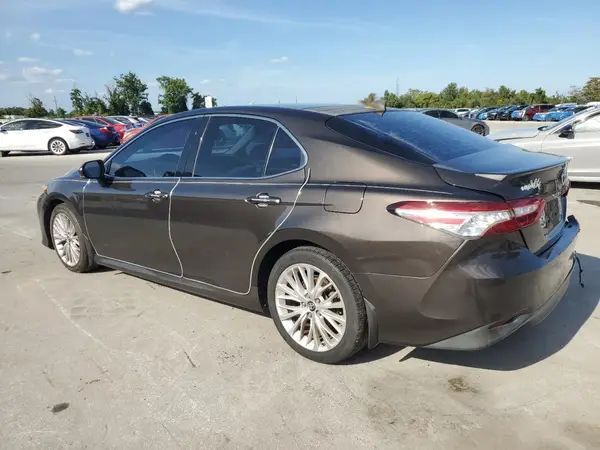 4T1B11HK3JU101458 2018 TOYOTA CAMRY - Image 2
