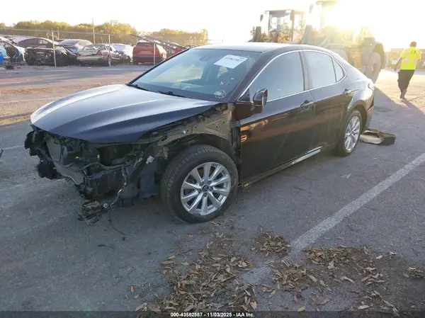 4T1B11HK3JU103355 2018 TOYOTA CAMRY - Image 2