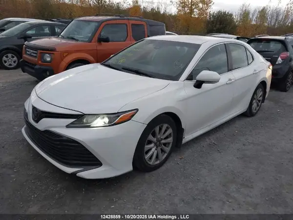 4T1B11HK3JU104604 2018 TOYOTA CAMRY - Image 2